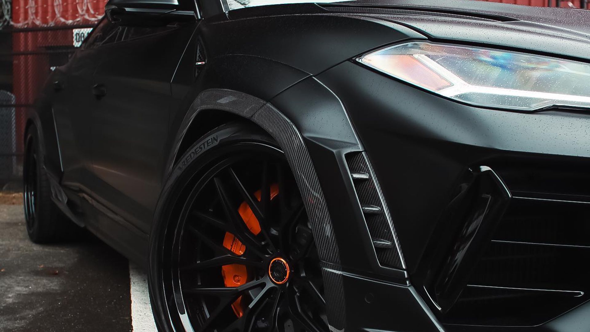 Lamborghini Urus with wild bodykit — front view